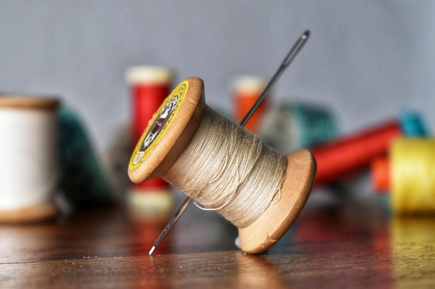 zbliżenie na nici i igłę
